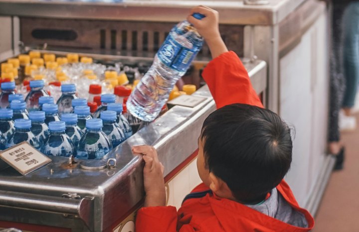 Purified Water and Environmental Sustainability: A Green Choice to Reduce Plastic Bottle Use